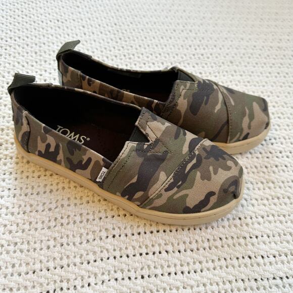 Toms Camo Flats - Picture 1 of 6
